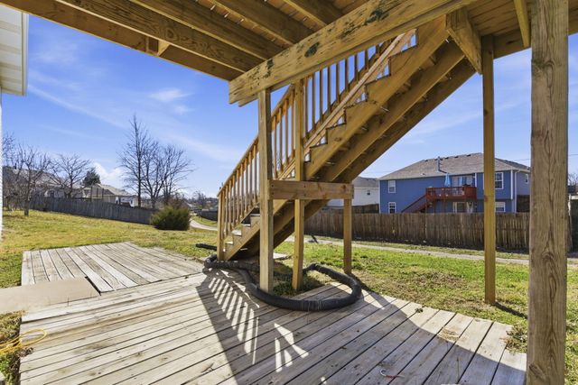 414 W Chestnut Road, Nixa, MO 65714