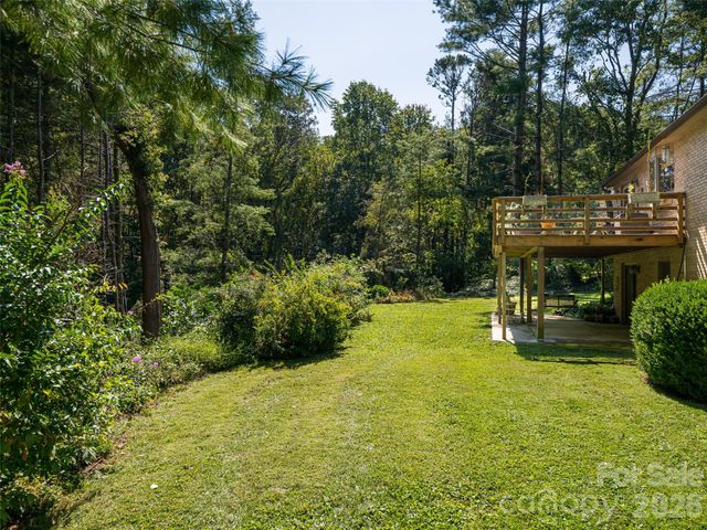 40 Applecross Road, Weaverville, NC 28787
