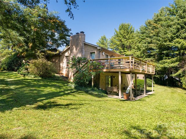 40 Applecross Road, Weaverville, NC 28787