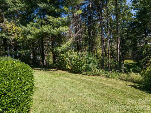 40 Applecross Road, Weaverville, NC 28787