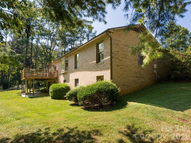 40 Applecross Road, Weaverville, NC 28787