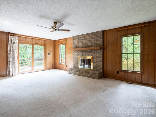 40 Applecross Road, Weaverville, NC 28787