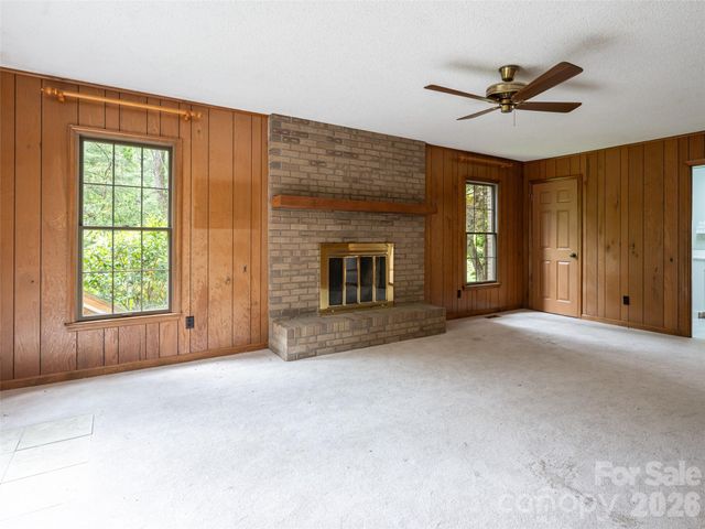 40 Applecross Road, Weaverville, NC 28787