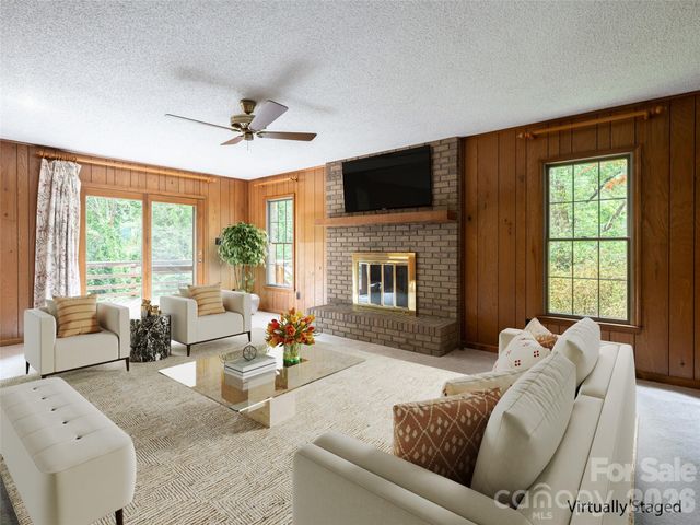 40 Applecross Road, Weaverville, NC 28787