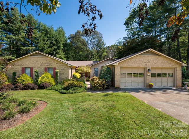 40 Applecross Road, Weaverville, NC 28787