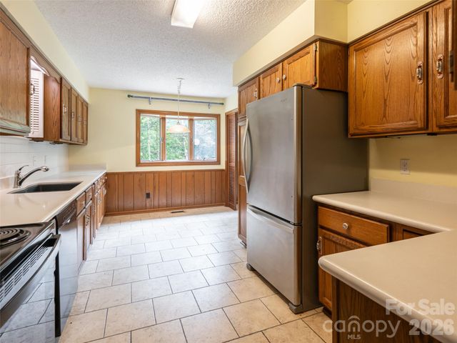 40 Applecross Road, Weaverville, NC 28787