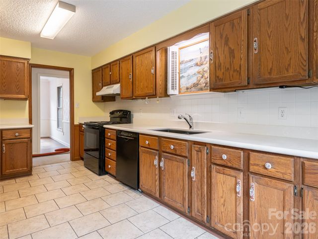 40 Applecross Road, Weaverville, NC 28787