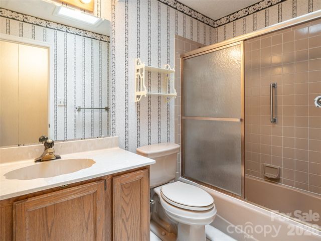40 Applecross Road, Weaverville, NC 28787
