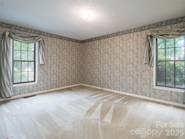 40 Applecross Road, Weaverville, NC 28787