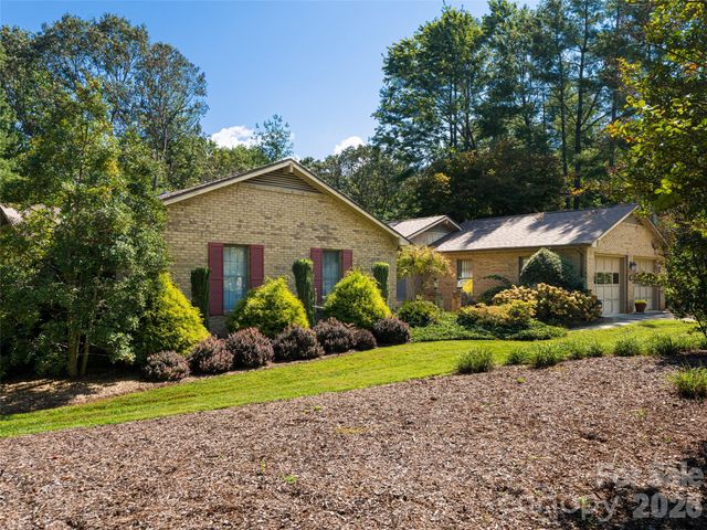40 Applecross Road, Weaverville, NC 28787