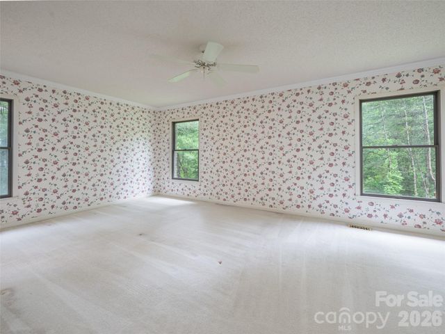 40 Applecross Road, Weaverville, NC 28787