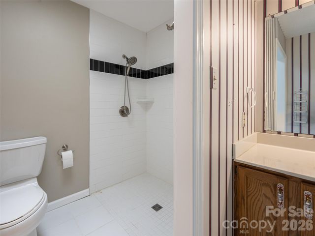 40 Applecross Road, Weaverville, NC 28787