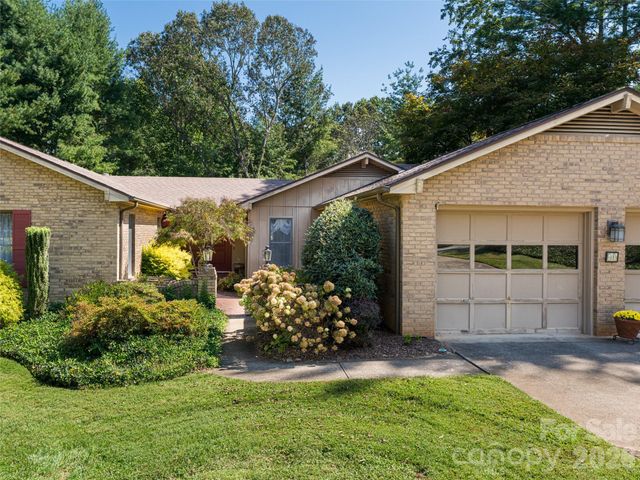40 Applecross Road, Weaverville, NC 28787