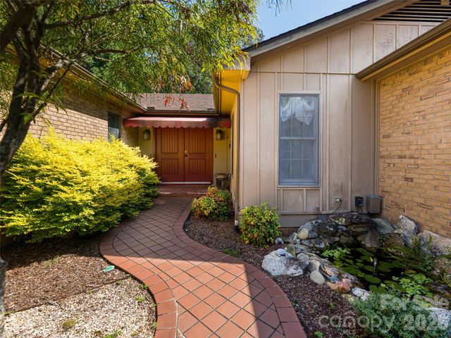 40 Applecross Road, Weaverville, NC 28787