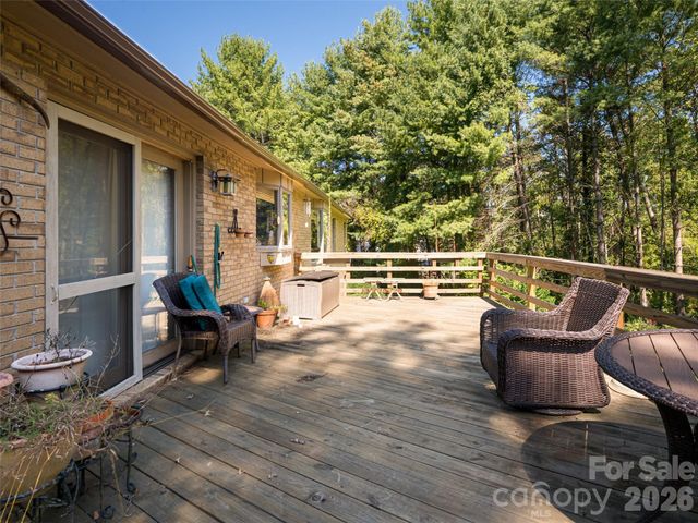 40 Applecross Road, Weaverville, NC 28787