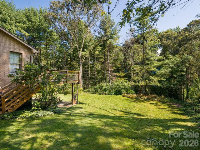40 Applecross Road, Weaverville, NC 28787