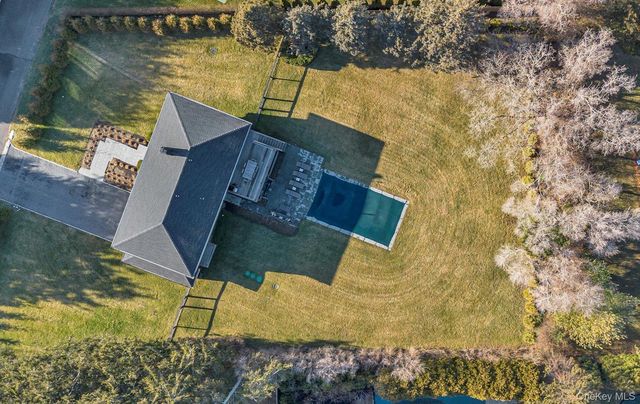 40 Knollwood Drive, Southampton, NY 11968