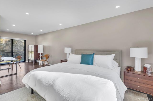 40 Knollwood Drive, Southampton, NY 11968