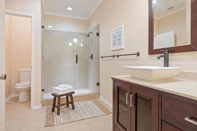 332 Wilcrest Drive 332, Houston, TX 77042
