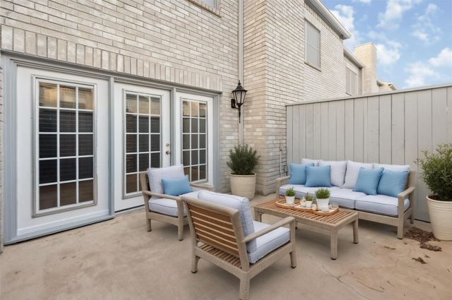 332 Wilcrest Drive 332, Houston, TX 77042