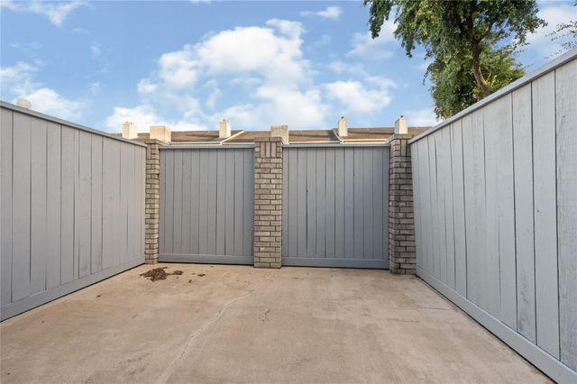 332 Wilcrest Drive 332, Houston, TX 77042