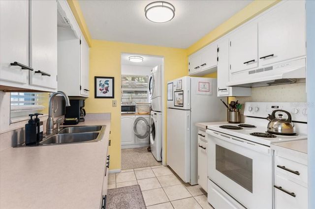 980 CHARLOTTE AVENUE, Sarasota, FL 34237