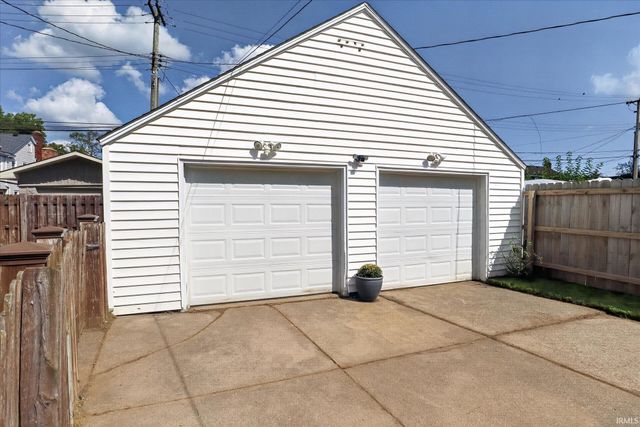 424 Miami Club Drive, Mishawaka, IN 46544