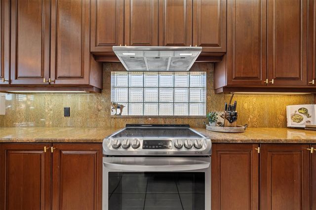 18991 CROOKED LANE, Lutz, FL 33548