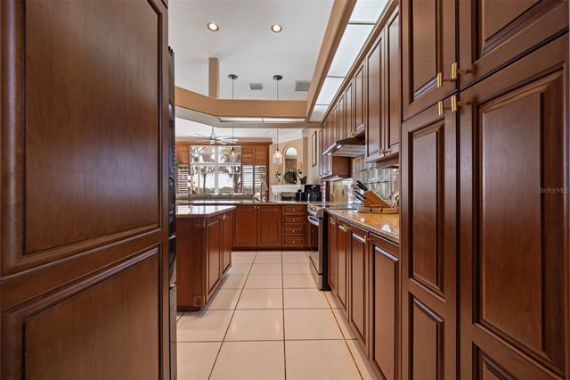 18991 CROOKED LANE, Lutz, FL 33548