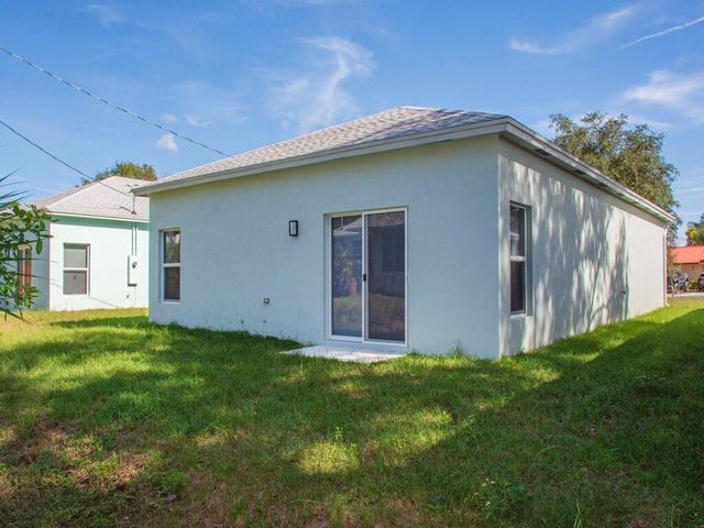 2465 87th Avenue, Vero Beach, FL 32966