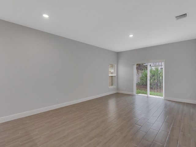 2465 87th Avenue, Vero Beach, FL 32966