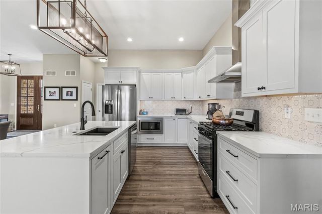 2426 Sunset Ridge Drive, Columbia, IL 62236