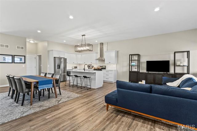 2426 Sunset Ridge Drive, Columbia, IL 62236