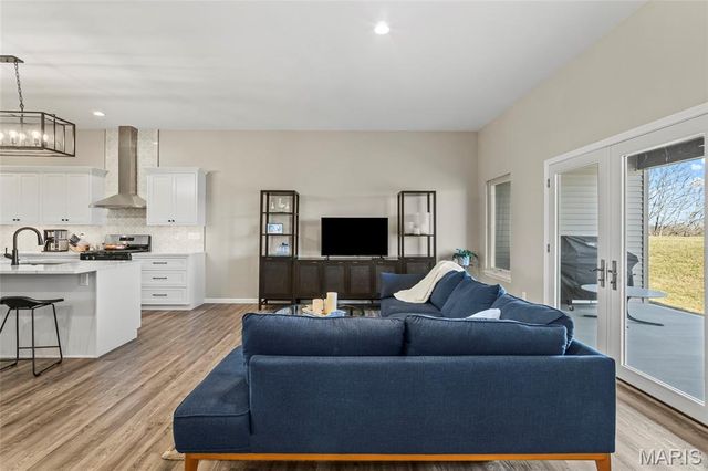 2426 Sunset Ridge Drive, Columbia, IL 62236