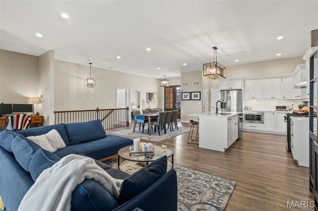 2426 Sunset Ridge Drive, Columbia, IL 62236