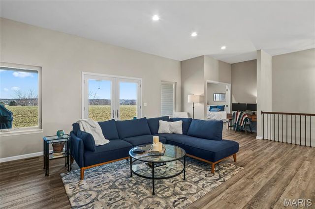 2426 Sunset Ridge Drive, Columbia, IL 62236