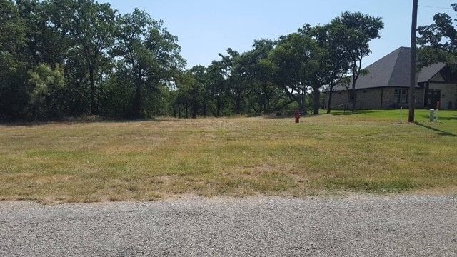 212 Shady Oaks Drive, Runaway Bay, TX 76426