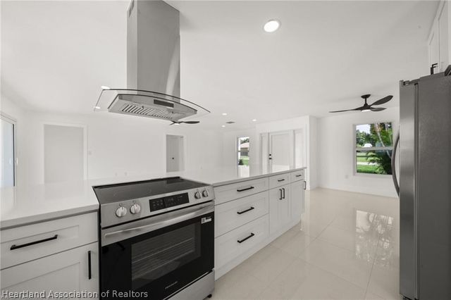 107 Lakefront Lane NW, Lake Placid, FL 33852