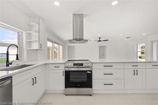 107 Lakefront Lane NW, Lake Placid, FL 33852