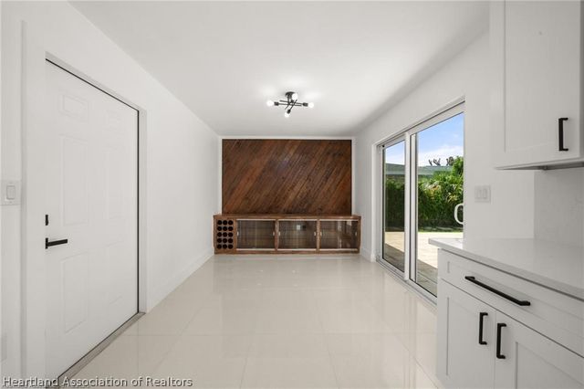 107 Lakefront Lane NW, Lake Placid, FL 33852