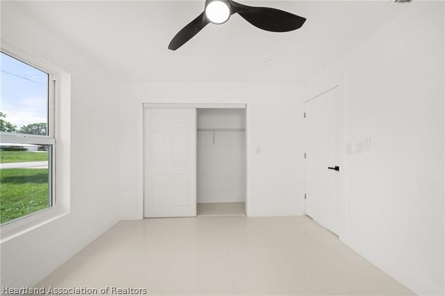 107 Lakefront Lane NW, Lake Placid, FL 33852