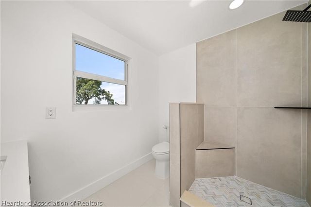 107 Lakefront Lane NW, Lake Placid, FL 33852