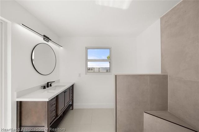 107 Lakefront Lane NW, Lake Placid, FL 33852