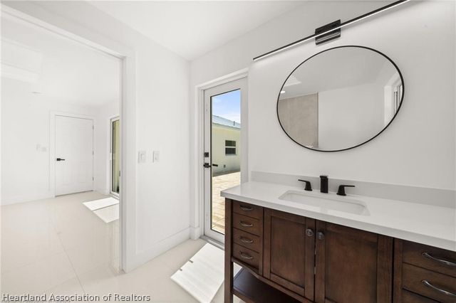 107 Lakefront Lane NW, Lake Placid, FL 33852