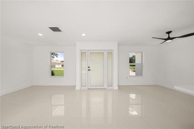 107 Lakefront Lane NW, Lake Placid, FL 33852