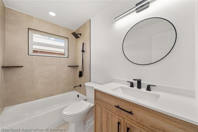 107 Lakefront Lane NW, Lake Placid, FL 33852