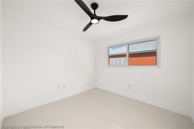 107 Lakefront Lane NW, Lake Placid, FL 33852