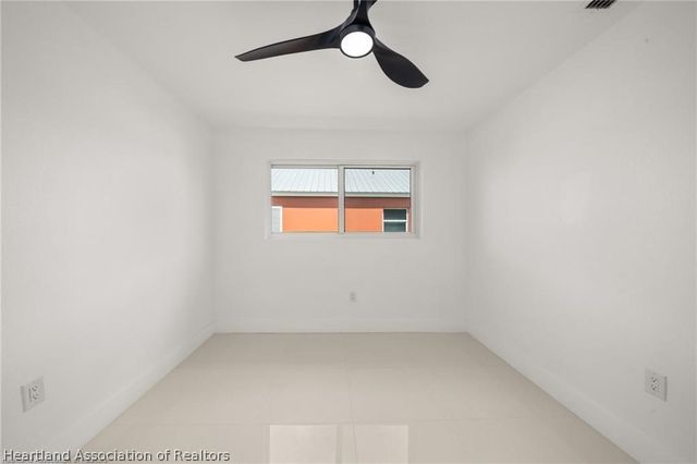 107 Lakefront Lane NW, Lake Placid, FL 33852