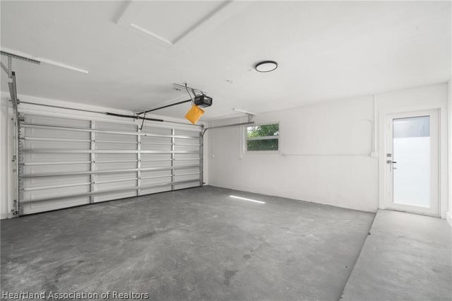 107 Lakefront Lane NW, Lake Placid, FL 33852