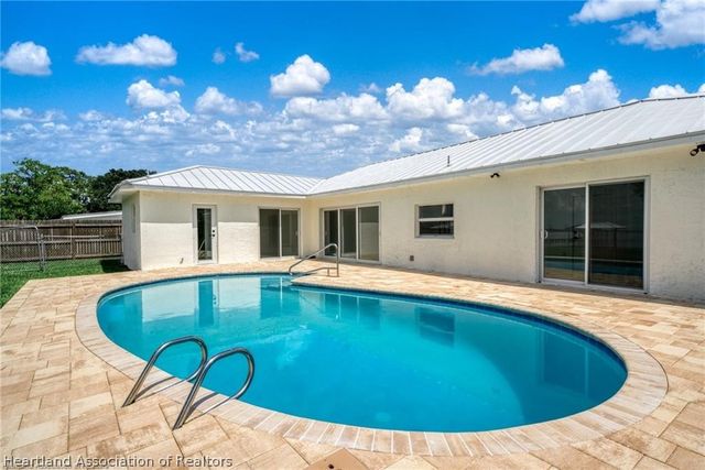 107 Lakefront Lane NW, Lake Placid, FL 33852